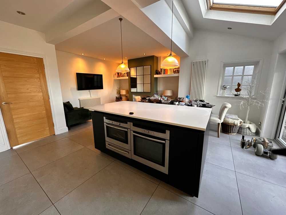 SieMatic Modern Slab Ivory Gloss Kitchen Breakfast Bar and Island – Neff Appliances – Corian Worktops