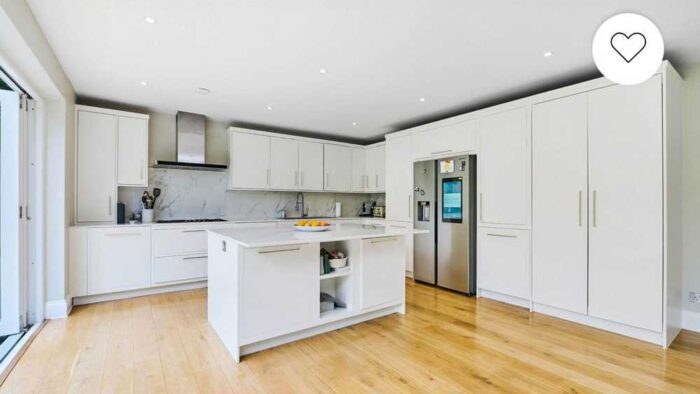 Part Bespoke & Part Howdens Cream with Brass Handled Dovetail Joint Kitchen with Island – Miele Neff Appliances – Dekton Worktops