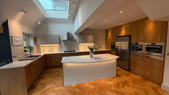 Pippy Oak & Cashmere Chrome Handled Kitchen inc Island & Breakfast Bar - 3833110