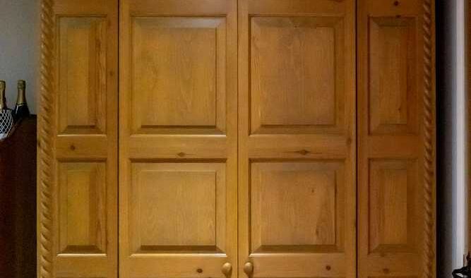 Luxury Smallbone of Devises Wooden Pantry - SE215