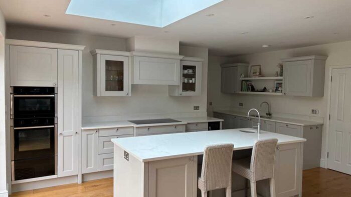 Stone Grey Shaker Kitchen &Island – Quooker Neff Bosch Liebherr Appliances – Quartz Worktops